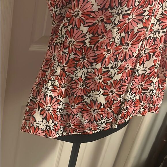 CAbi Small #5730 Floral V-Neck Blouse in Red and Black    
A - Picture 5 of 7